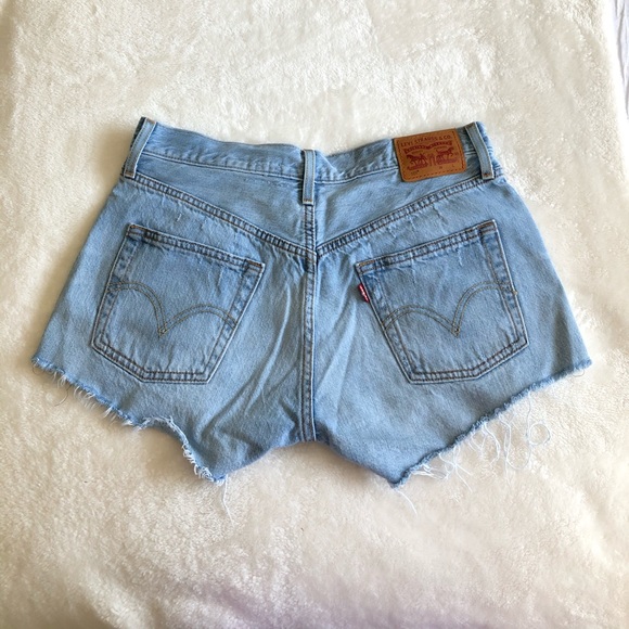 Levi Shorts - Picture 2 of 7